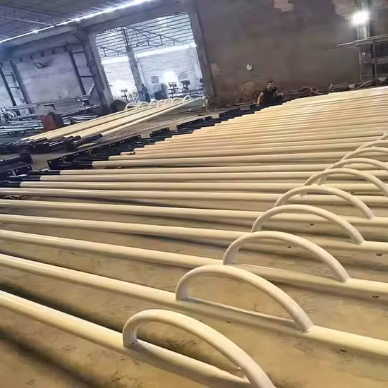 Poste de luz solar galvanizado com braço único/duplo